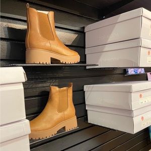 TOP Moda Camel Colored Boots